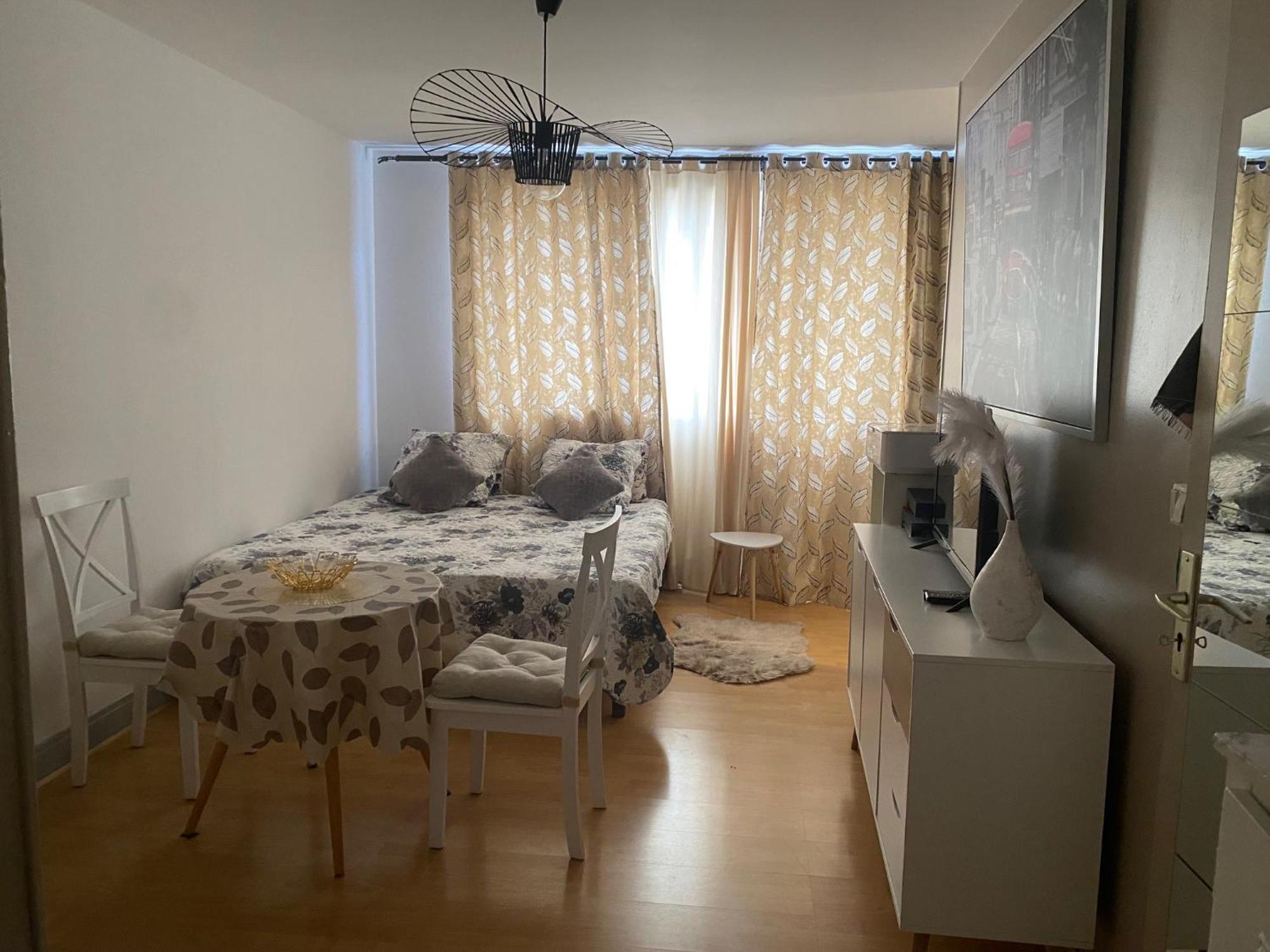Cosy Wagram Apartment Paris